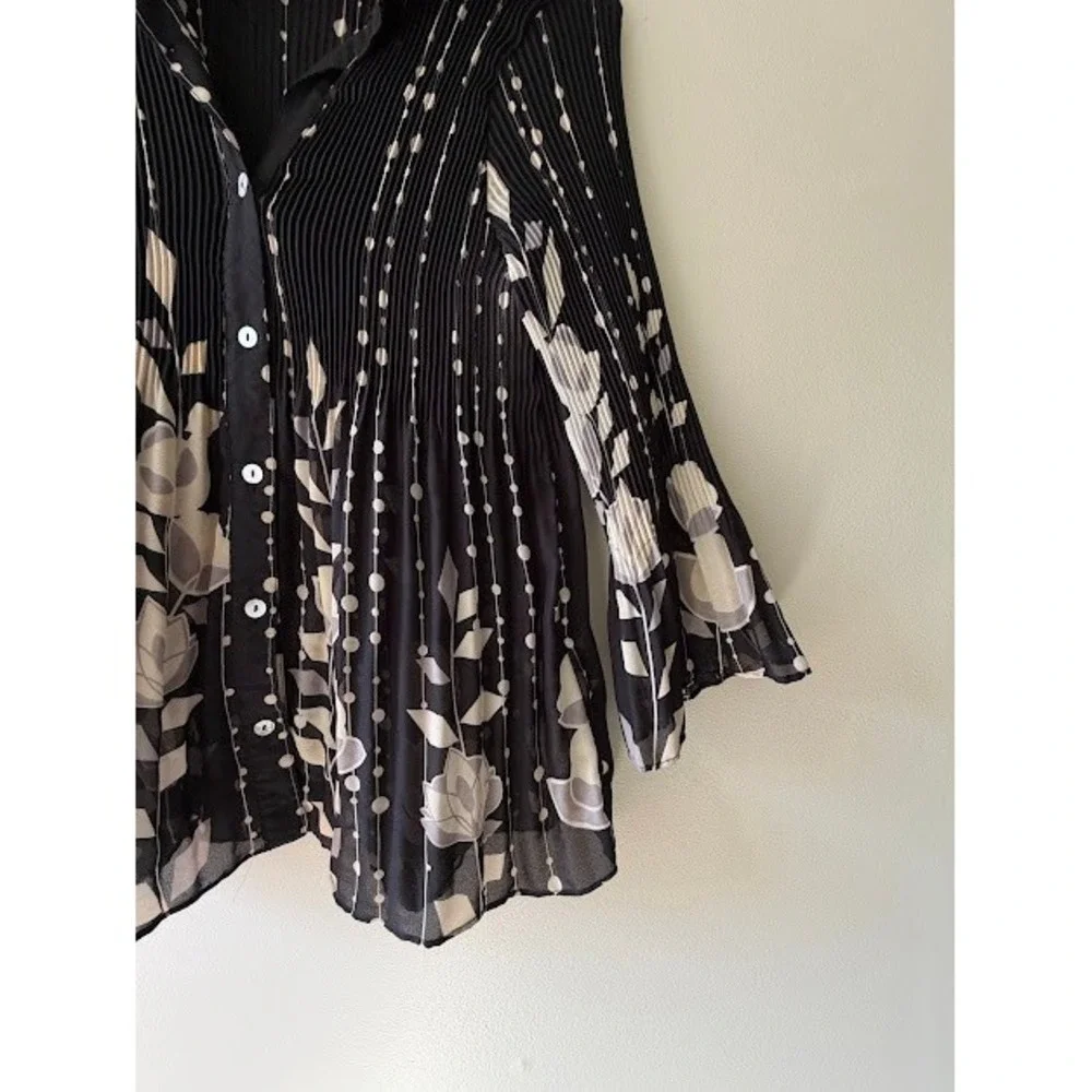 Pleated Serenade Blouse Womens 1X Black Floral Button Up Bell Sleeve Top - Picture 4 of 8